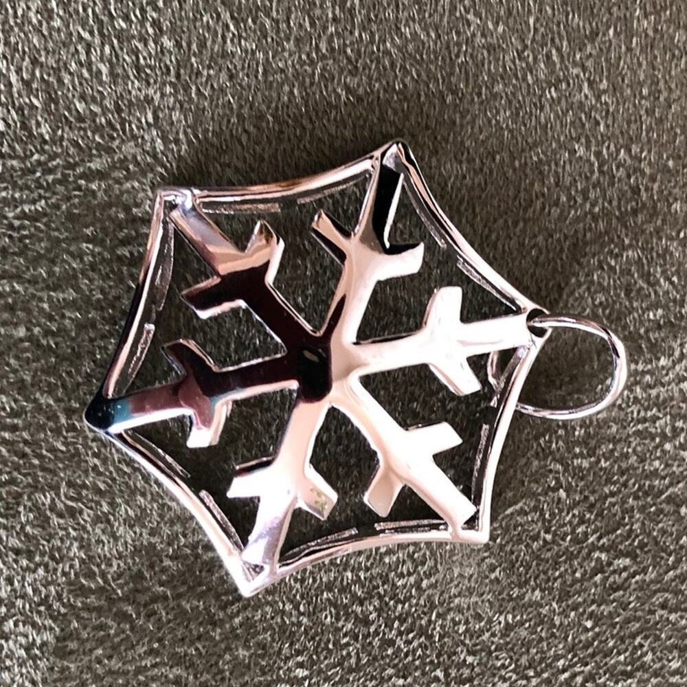 NWOT Silver Colored  Snowflake Pendant